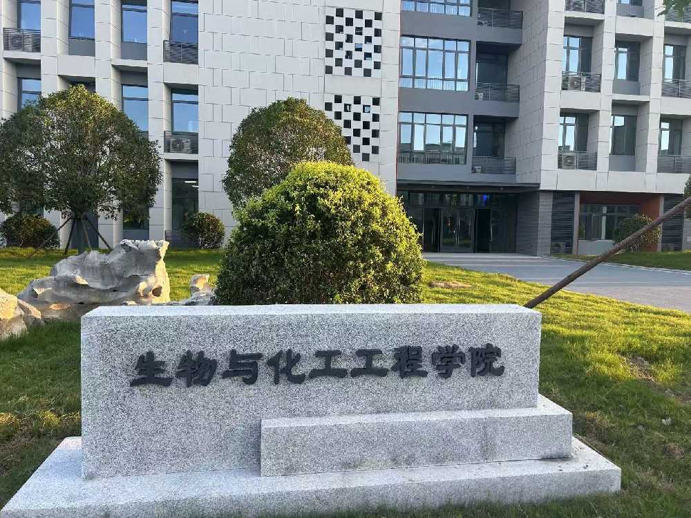 花都区扬州职业大学体育场高杆灯项目